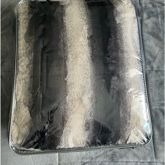 Snow Leopard Faux fur 2 Piece Twin Comforter Set. NWT. - Picture 9 of 11